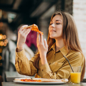 eating-pizza